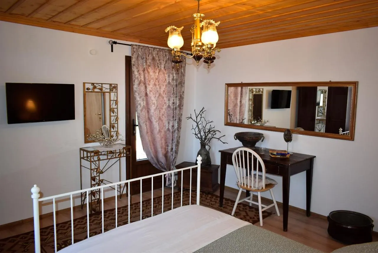 아나이아 Renovated Old Manor House With Yard 빌라 펜션