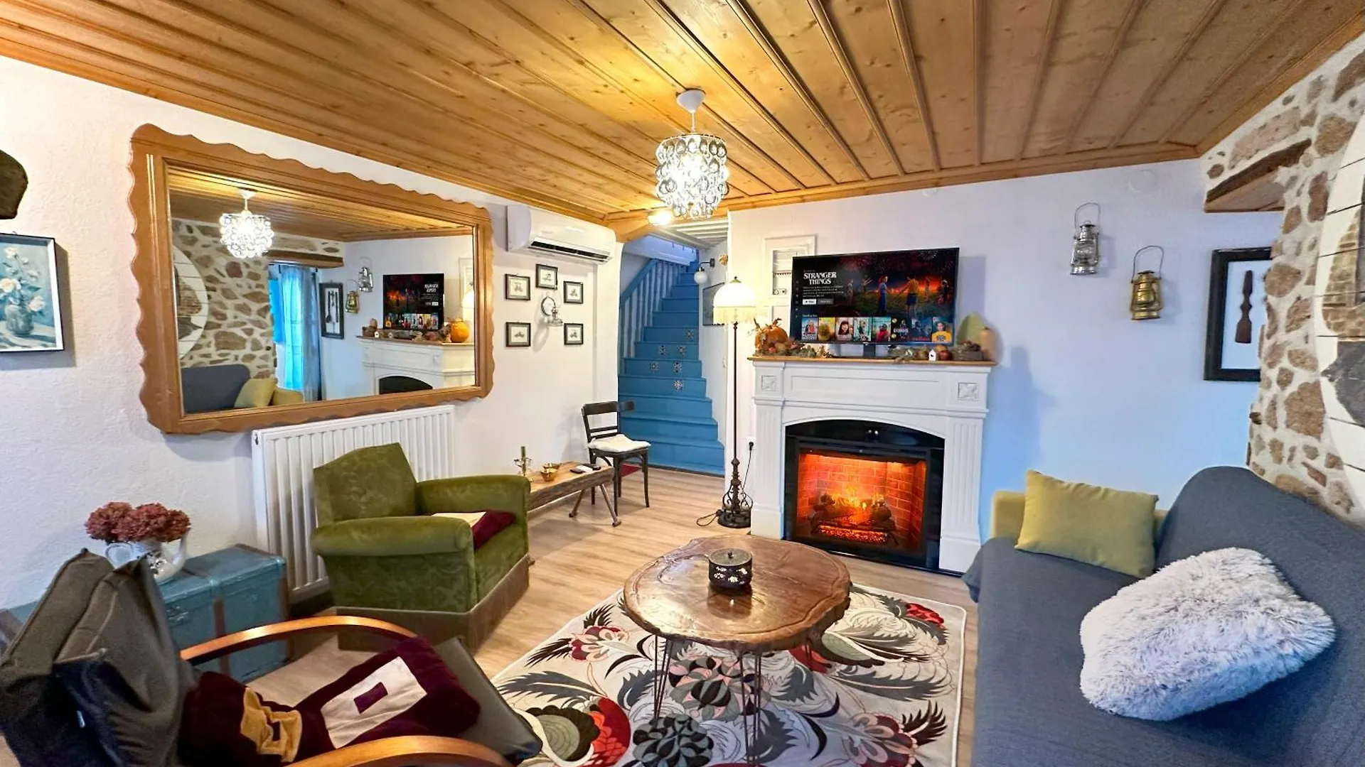 펜션 아나이아 Renovated Old Manor House With Yard 빌라
